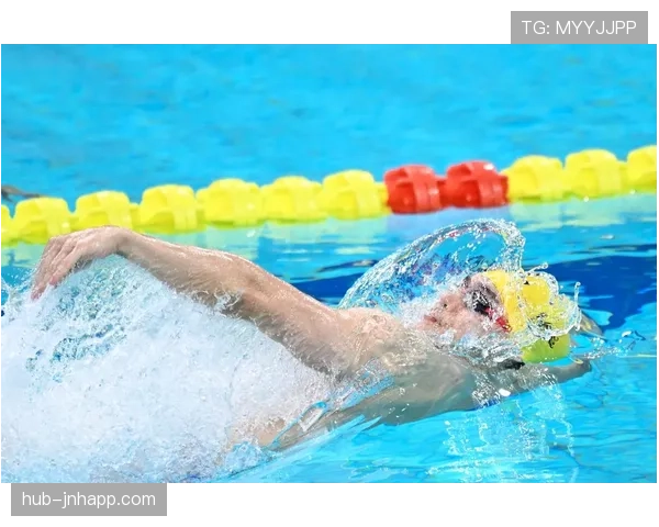刷到徐嘉余的生活照我慌了——上午拼命游泳，晚上穿得比我老板还贵